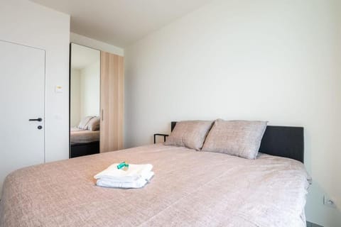 Pure luxe met zwembad en parking Apartment in Ostend