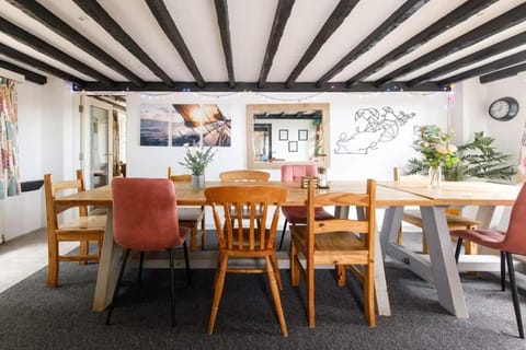 Tranquil Luxe in Country Cottage House in Bosham