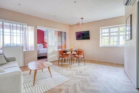 Appartement 2 chambres place Pereire 17ème arrondissement Apartment in Levallois-Perret