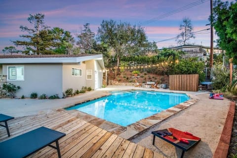 Modern Family Farmhouse with Pool, Jacuzzi, Putting Green, Treehouse, Bocce and more House in Thousand Oaks