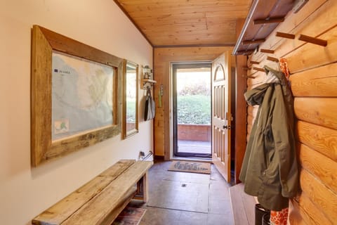 Log Cabin Rental in Eagle River Pets Welcome! Haus in Anchorage