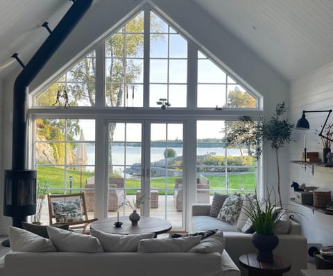 Living room, Lake view