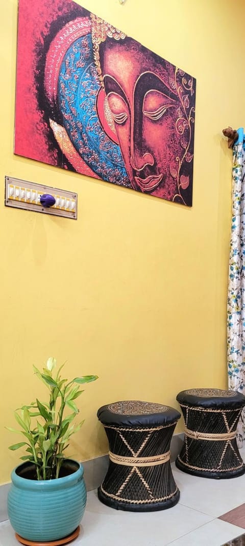 Feel the Bong vibes in a villa nearest to airport. House in Kolkata