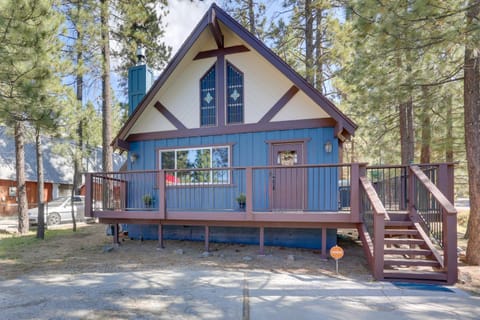 Cabin with Deck, Fire Pit and Big Bear Lake Access! House in Big Bear