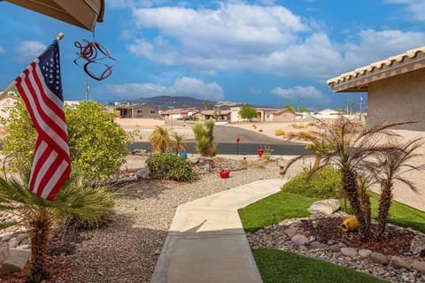 Lake Escape...Pool, Spa, Lake View, Pet Friendly House in Lake Havasu City