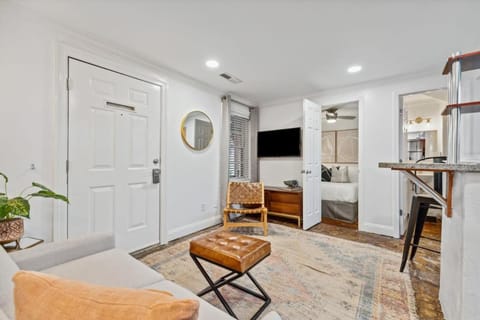 Unique & Charming 1 Bedroom One Block to King St Apartment in Charleston