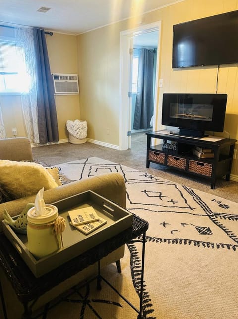 Dog Friendly 3bed/1bath by DIA Condo in Commerce City