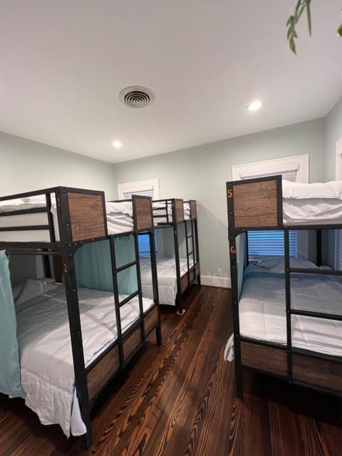 Bed, Photo of the whole room, Bedroom, bunk bed, towels