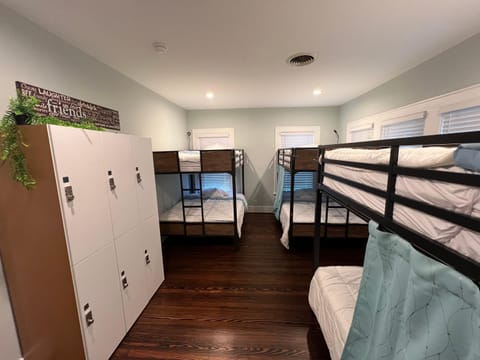 Bed, Photo of the whole room, Bedroom, bunk bed, locker, towels