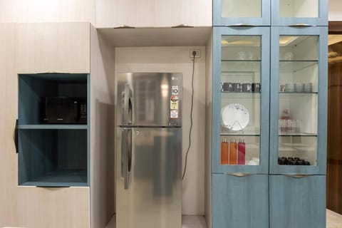 Kitchen or kitchenette, oven