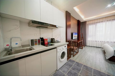 Kitchen or kitchenette, Photo of the whole room, Bedroom, washing machine