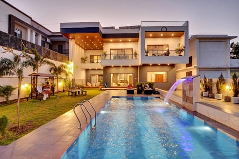 Elivaas Horizon Luxe 5BHK Villa with Pvt Pool, Udaipur Chalet in Udaipur