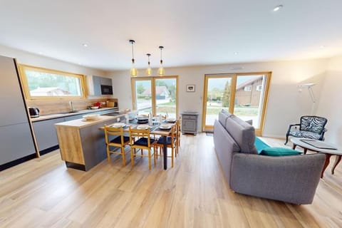 Kitchen or kitchenette, Living room, Seating area, Dining area, minibar, pet friendly, stove