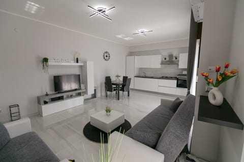 Communal lounge/ TV room, TV and multimedia, Kitchen or kitchenette, Living room, Evening entertainment