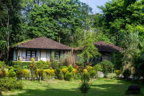 Property building, Day, Natural landscape, Garden, Garden view