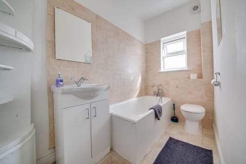 3BR Bond House Convenient Meadowhall Road Location Appartamento in Rotherham