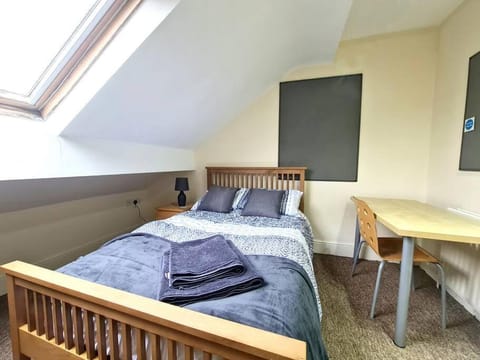4BR House Amazing Location Ecclesall Road Apartment in Sheffield