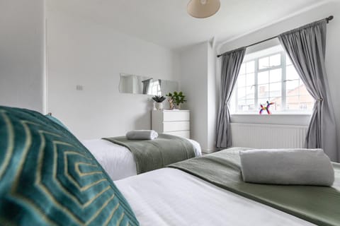 Stylish & Spacious 3bed in Putney House in London Borough of Richmond upon Thames