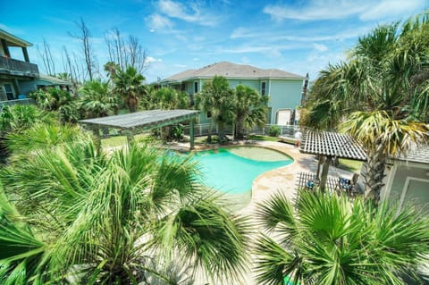 Palm Palace by AvantStay Golf Cart Zone Pool Casa in Port Aransas
