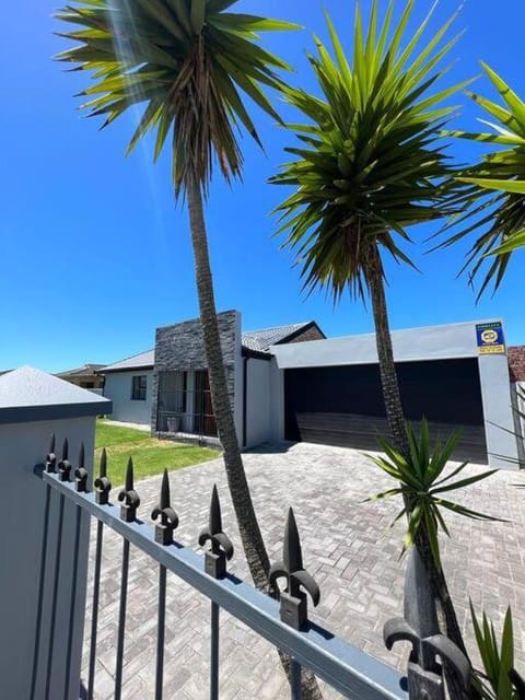 Family Holiday Home Rental in Port Elizabeth House in Port Elizabeth