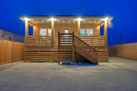 Whatabeach by AvantStay Private Pool Cabana Bar House in Port Aransas