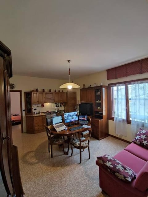 Kitchen or kitchenette, Living room, Seating area, Dining area, minibar, pet friendly, stove