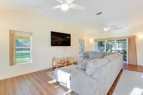 Fort Pierce Home with Screened-In Porch and Gas Grill! Maison in Fort Pierce