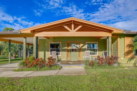 Fort Pierce Home with Screened-In Porch and Gas Grill! Casa in Fort Pierce