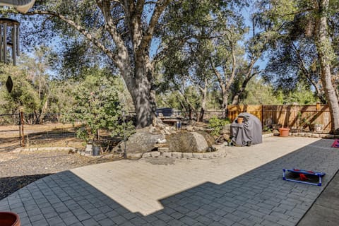 Pet Friendly Mariposa Retreat with Spacious Patio! Haus in Bootjack