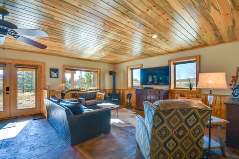 Cozy Alma Mountain Retreat Fireplace and Grill Apartment in Park County