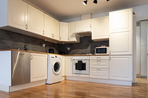 Kitchen or kitchenette, dishwasher, minibar, pet friendly, stove, toaster, washing machine