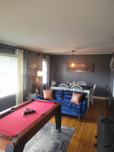 Capital City Eagle's Nest - Pool Table - Pet Friendly - 6 beds House in Montgomery