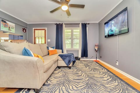 Capital City Eagle's Nest - Pool Table - Pet Friendly - 6 beds Casa in Montgomery