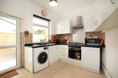 Kitchen or kitchenette, dishwasher, minibar, pet friendly, toaster, washing machine