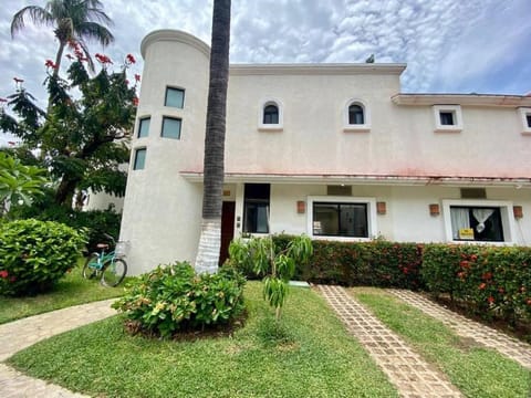 Palms and Golf Villa Acapulco Diamante w/Acces to Mayan House in Acapulco