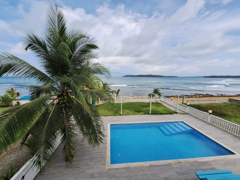 Paunch Beach Retreat Villa in Bocas del Toro Province
