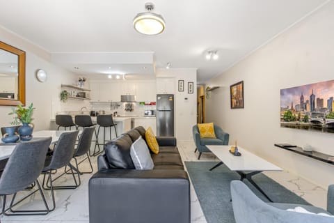 Private 2-Bed in St Kilda's Heart with Courtyard Condo in Saint Kilda