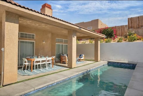 The Desert Gem Pool Spa Gated Home Haus in Desert Hot Springs