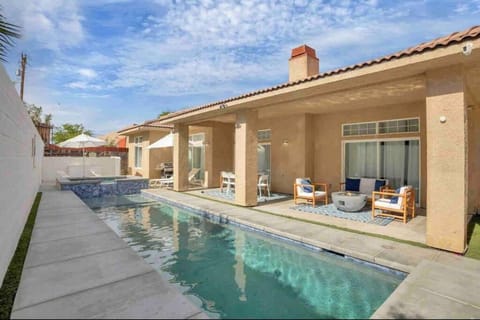 The Desert Gem Pool Spa Gated Home Casa in Desert Hot Springs