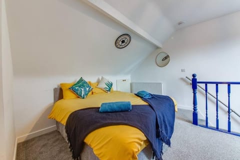 Warwick Street - Vibrant 4 Bedroom House Apartment in Sheffield
