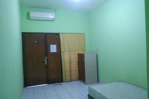 OYO Life Kost ijo Tembok Tinggi Hotel in South Jakarta City