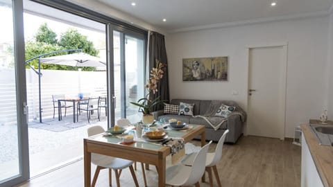 Patio, Living room, Seating area, Dining area