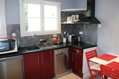 Coffee/tea facilities, Kitchen or kitchenette, dishwasher, minibar, stove, toaster