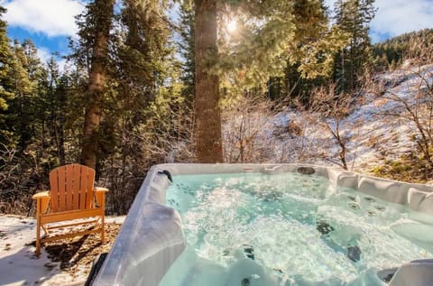 Mountain Retreat - 4BR Park City Cabin with Hot Tub & Fire Pit Maison in Summit Park