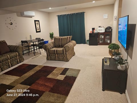 Cozy, Private Basement Suite Apartment in Dartmouth