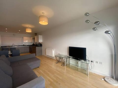 Stunning 2 Bedroom Apartment Condo in Croydon