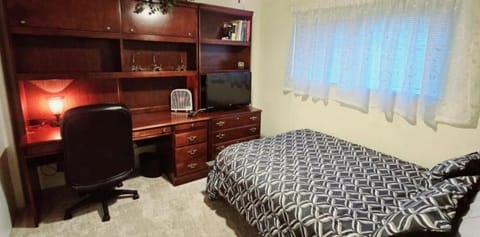 Balloon Haven, King Bed, Office, Foosball, Crib House in Albuquerque