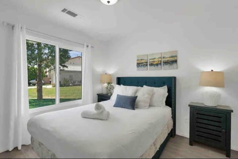 The Coachella Gem weekly discounts House in Indio