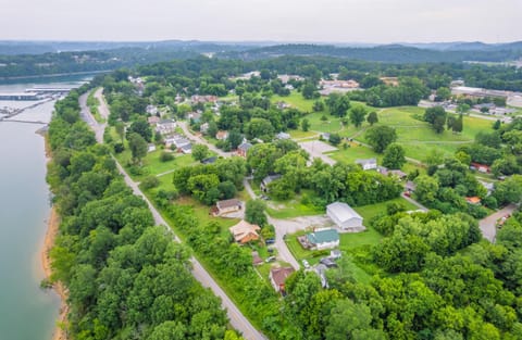 Burnside Vacation Rental, Walk to Lake Cumberland! Haus in Burnside