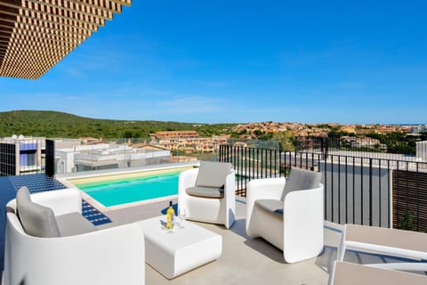 Balcony/Terrace, Swimming pool